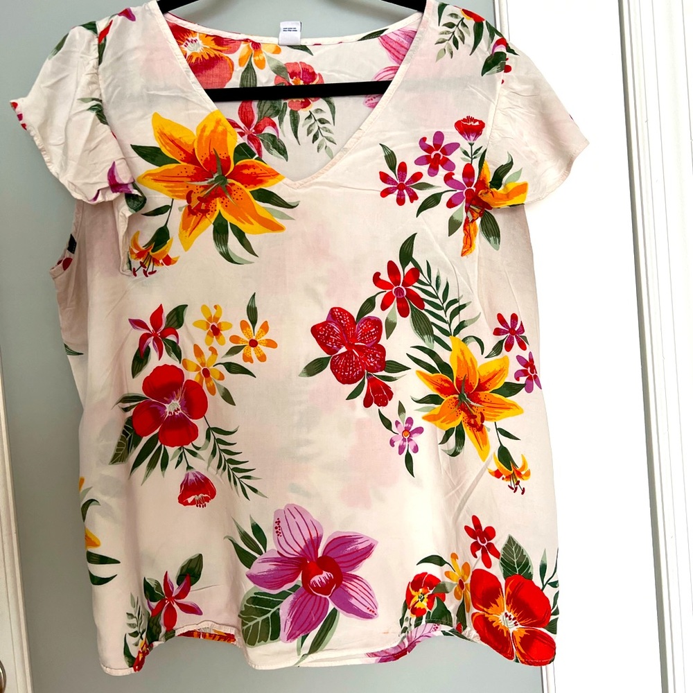 Old Navy White Floral blouse - L